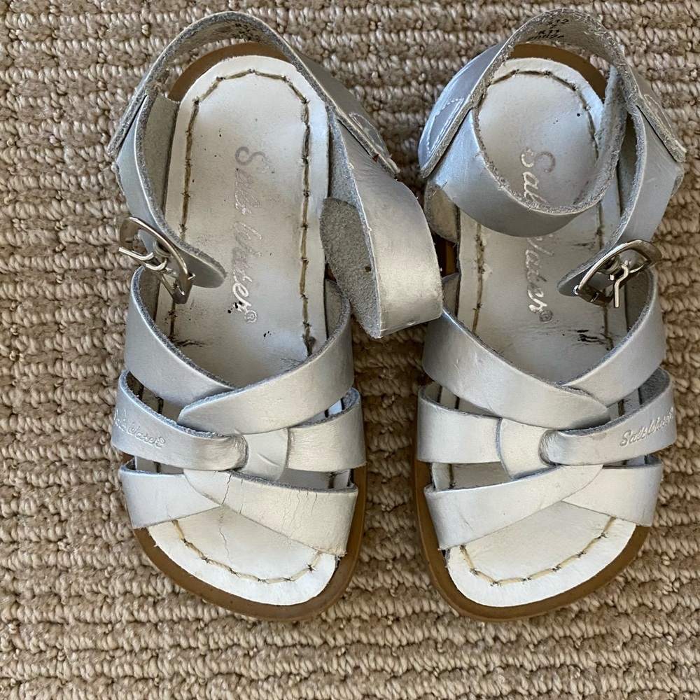Saltwater sandals size 7 EUC